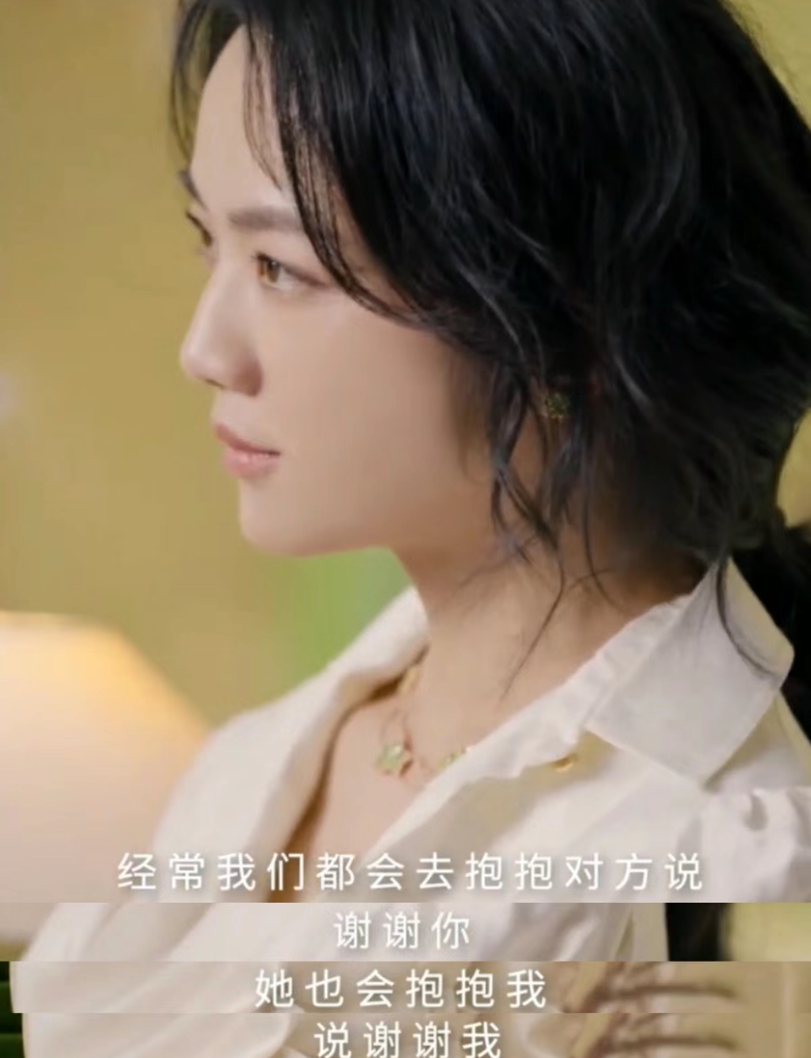 母亲的温柔力量：汤唯与Lola Rose共同演绎母爱之美
